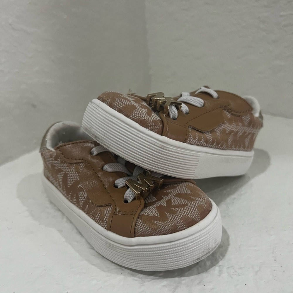 Baby girl shoe